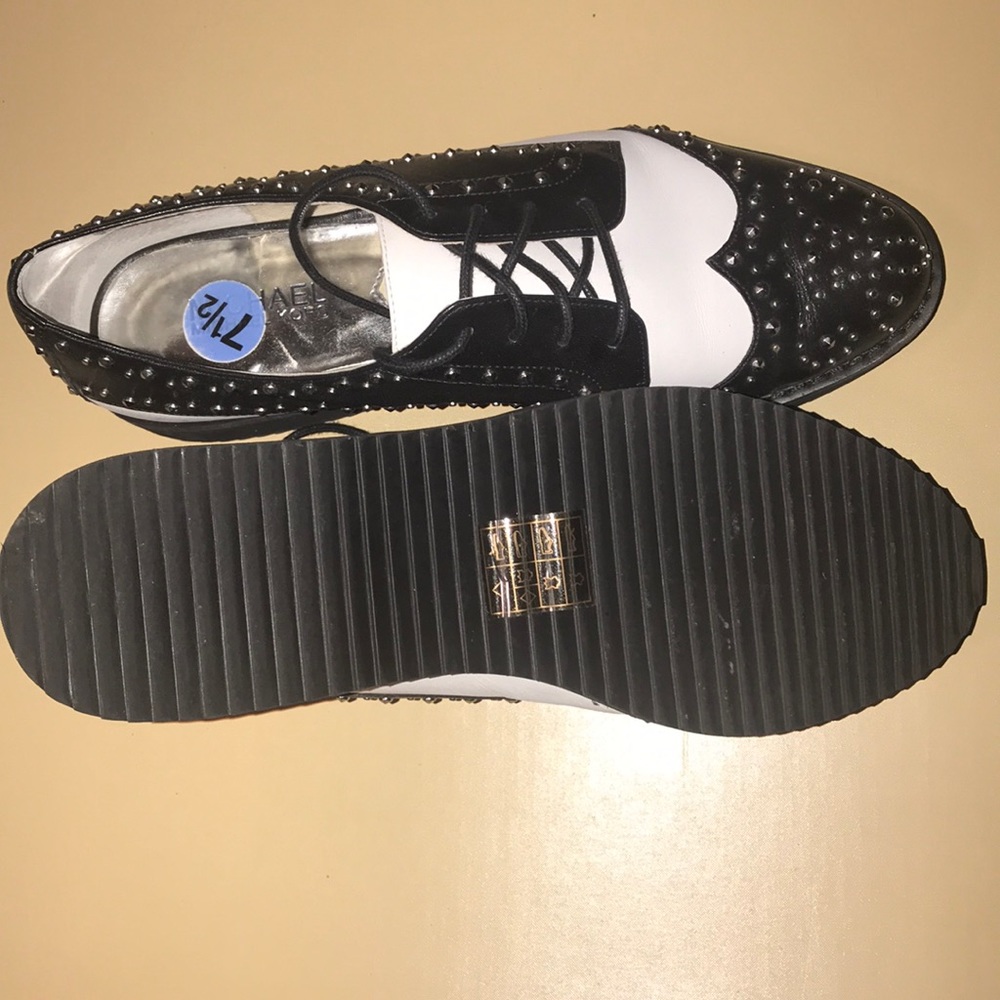 Black & White Studded Wingtip Oxfords - Women - Picture 3 of 4